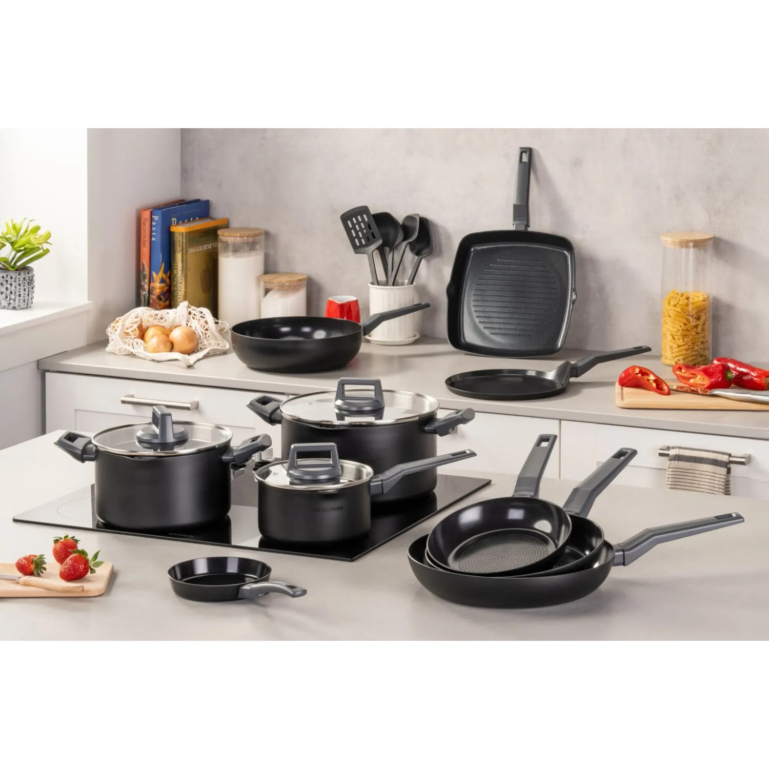 Fackelmann Topf- und Pfannenset Statement, bestehend aus Töpfen und Pfannen mit Keramikbeschichtung.