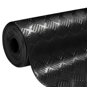 Schwarze KARAT Gummimatte mit Karo-Muster, gerollt. Rutschfester PVC-Bodenbelag.