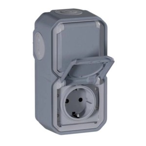 Legrand 2-fach Feuchtraum-Steckdose Plexo New, vertikal, grau, IP44. Eine Klappe ist geöffnet.
