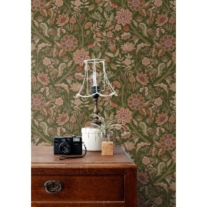 ESTAhome Vliestapete mit Blumenmuster in Dunkelgrün und Terrakotta-Braun.