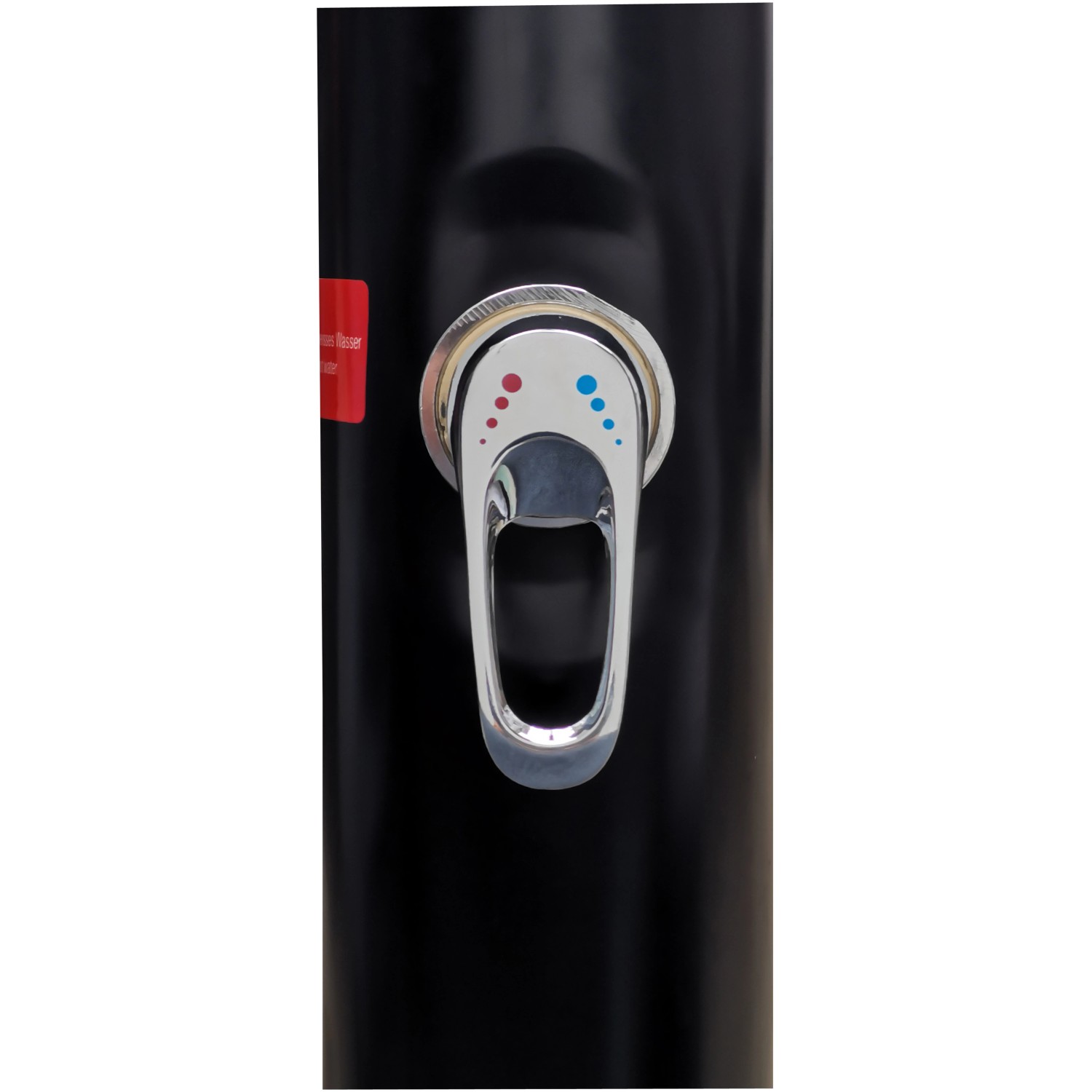 Detailaufnahme: Summer Fun Solardusche Menorca mit Mischbatterie für warmes und kaltes Wasser.