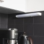 Weiße LED Unterbauleuchte mit S14s Fassung, 30cm, montiert unter einem Küchenschrank.