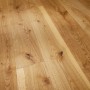 Musterstück: Rustikale Eiche Landhausdiele, gebürstete Parkettoberfläche mit Astlöchern.