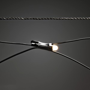 Detailaufnahme eines Konstsmide LED Lichternetzes mit gefrosteten Dioden für den Außenbereich.