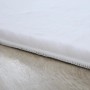 Detailaufnahme: Weißer, runder Ayyildiz Kurzflorteppich Pouffy (Ø 120 cm) mit weichem Flor.