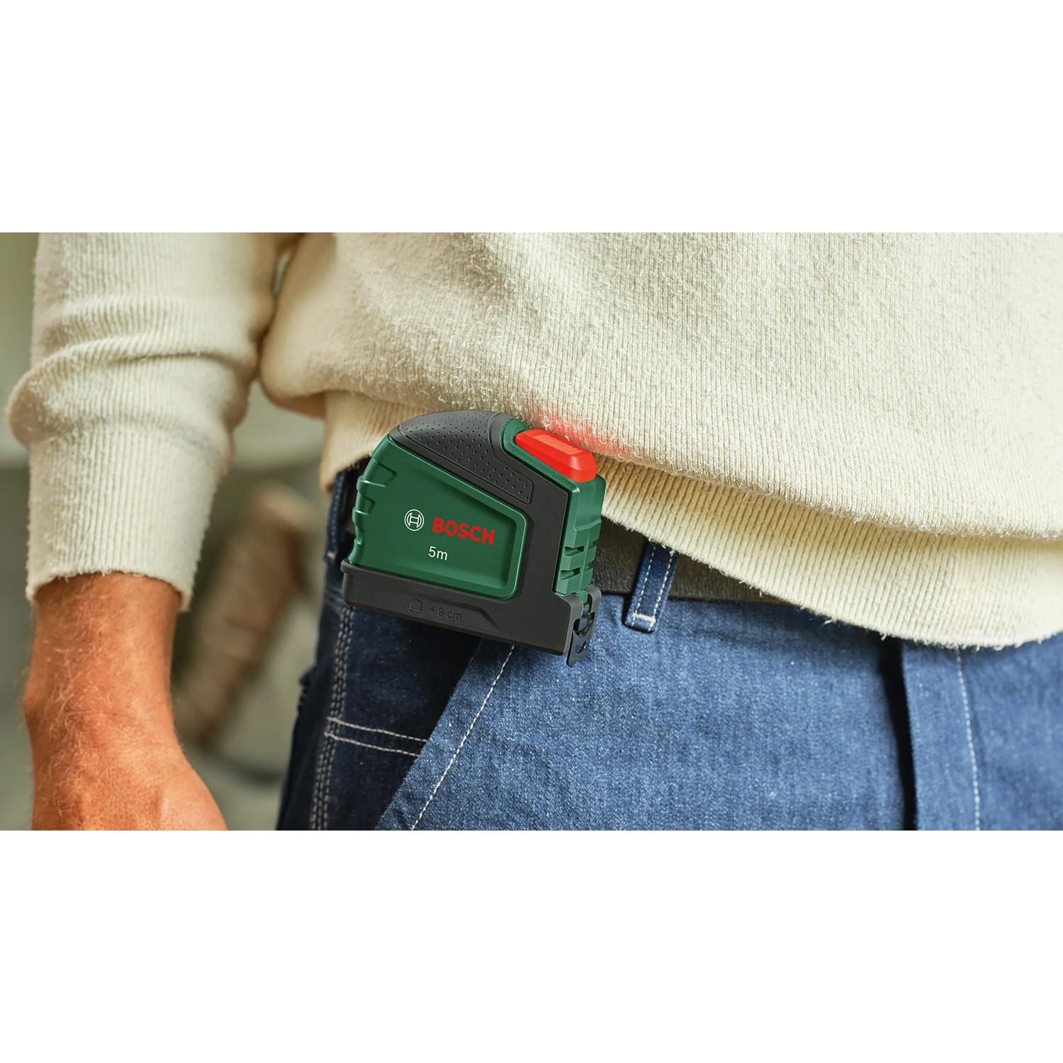 Bosch Maßband 5m mit Clip am Gürtel, ein praktisches Messwerkzeug für Handwerker und Heimwerker.