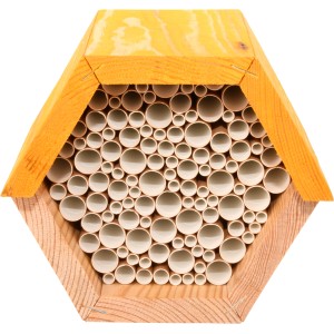 Sechseckiges Bienenhaus aus FSC-Holz von Esschert Design, Nistplatz für Wildbienen.
