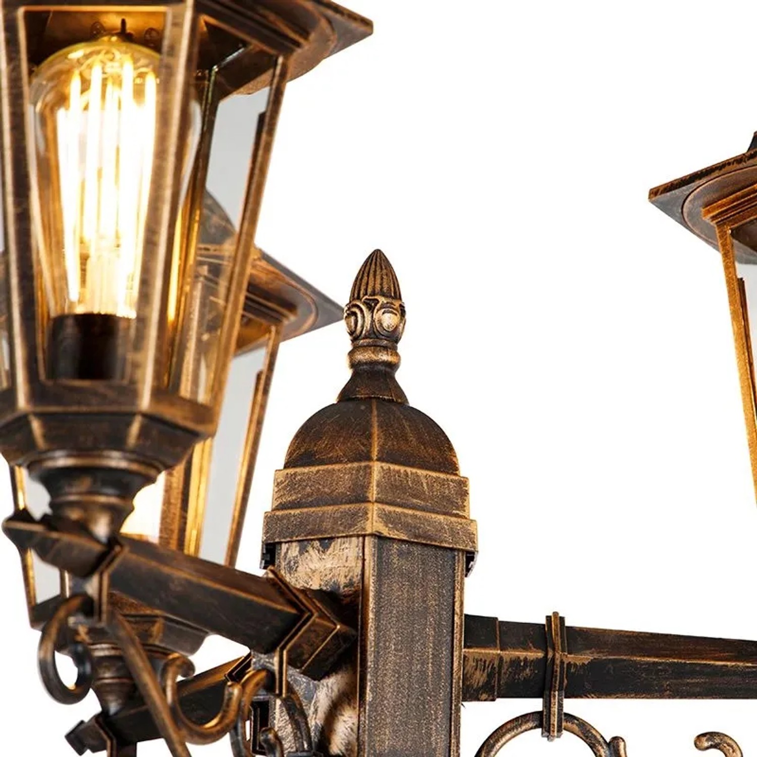 Detailaufnahme: Antike goldene 3-flammige Außenlaterne New Haven von QAZQA.