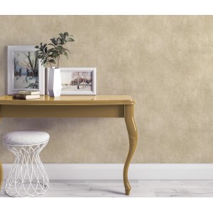 Beige Vliestapete mit Beton-Optik (Erismann Elle Decoration 4 Shiny Concrete) im Raum.