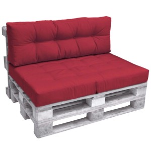 Rotes Beautissu Palettenkissen Set (Sitz & Rücken) auf hellen Europaletten. Komfortable Gartenstuhlauflage für Palettenmöbel.