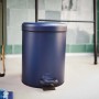 Blauer baliv Dark Wonder Kosmetikeimer aus Metall, 5 Liter, mit Tretfunktion.