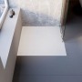 Quadratische, extraflache Schulte Duschwanne ExpressPlus Midra, 90x90 cm, in Weiß. Barrierefreier Zugang im modernen Bad.