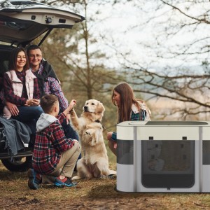 Faltbarer Welpenauslauf aus Oxford-Gewebe in Grau/Beige, mit Familie und Golden Retriever im Wald. Ideal für Outdoor & Reise.
