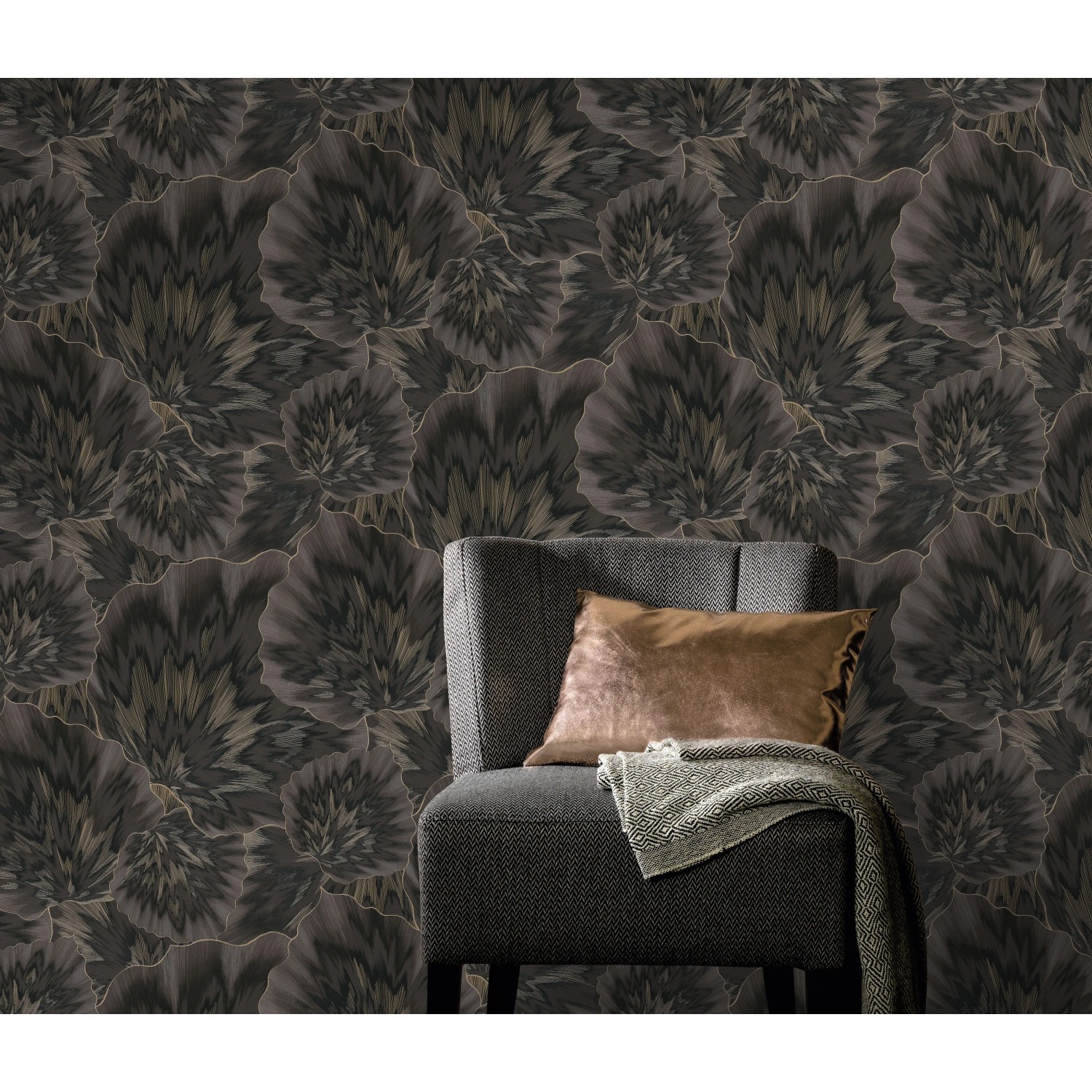 Erismann Vliestapete Spotlight Bliss Schwarz mit floralem Muster an der Wand.