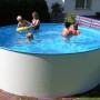 Summer Fun Stahlwandpool Miami, rund, Ø 300x120cm, mit Familie im Garten.