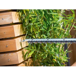 CMI Elektro-Heckenschere C-EHS-450/46 im Einsatz an einer Hecke, Detailaufnahme der Messer.