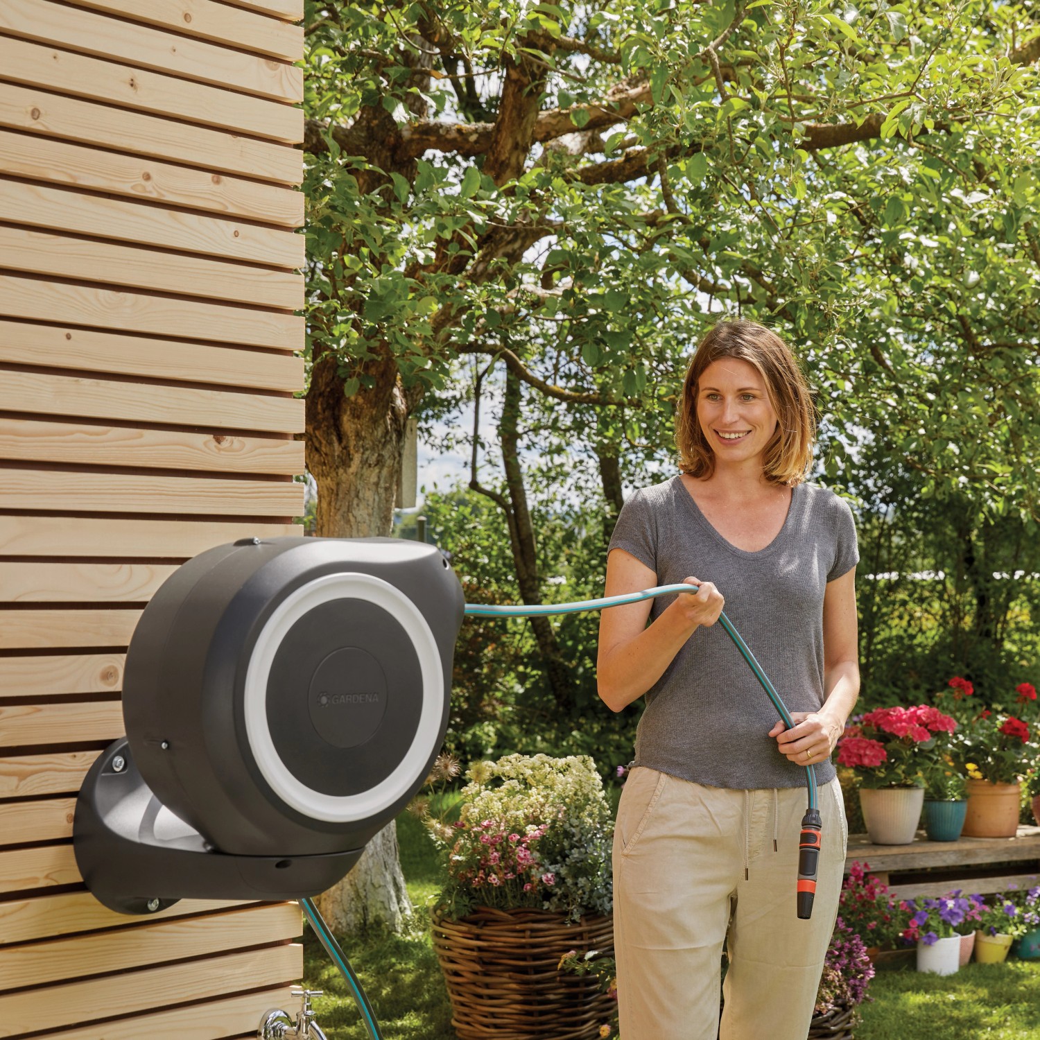 Gardena WandSchlauchbox RollUp S mit 15 m Gartenschlauch kaufen bei OBI