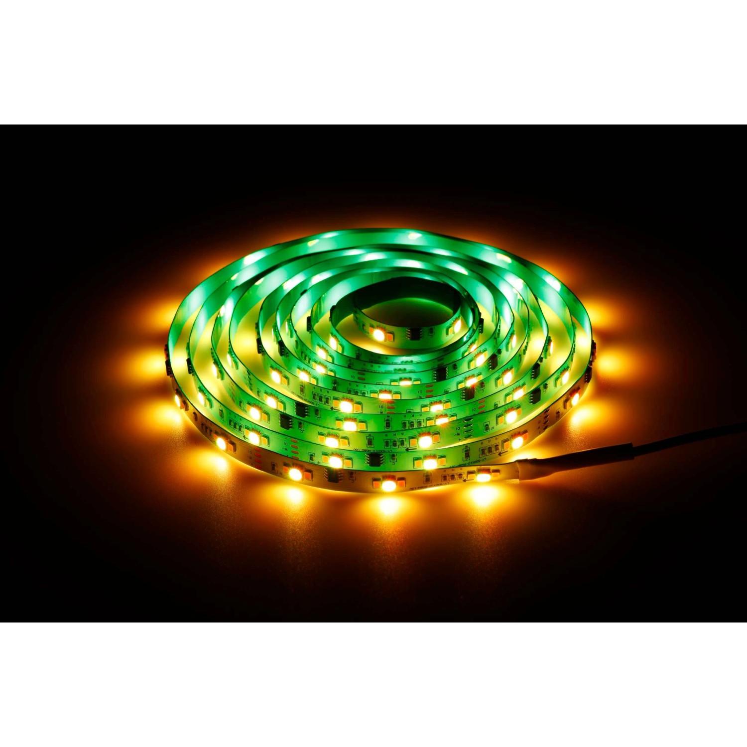 Eglo LED Stripe RGBIC, 5m, mit grünen und gelben Lichteffekten, aufgerollt dargestellt.