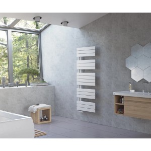 Ximax Badheizkörper P2-Open, 745x600 mm, weiß, 447 Watt im modernen Badezimmer.