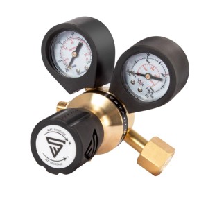 STAHLWERK Druckminderer aus Messing für ARGON/CO2/Schutzgas. Zwei Manometer und schwarzer Drehknopf zur präzisen Einstellung.