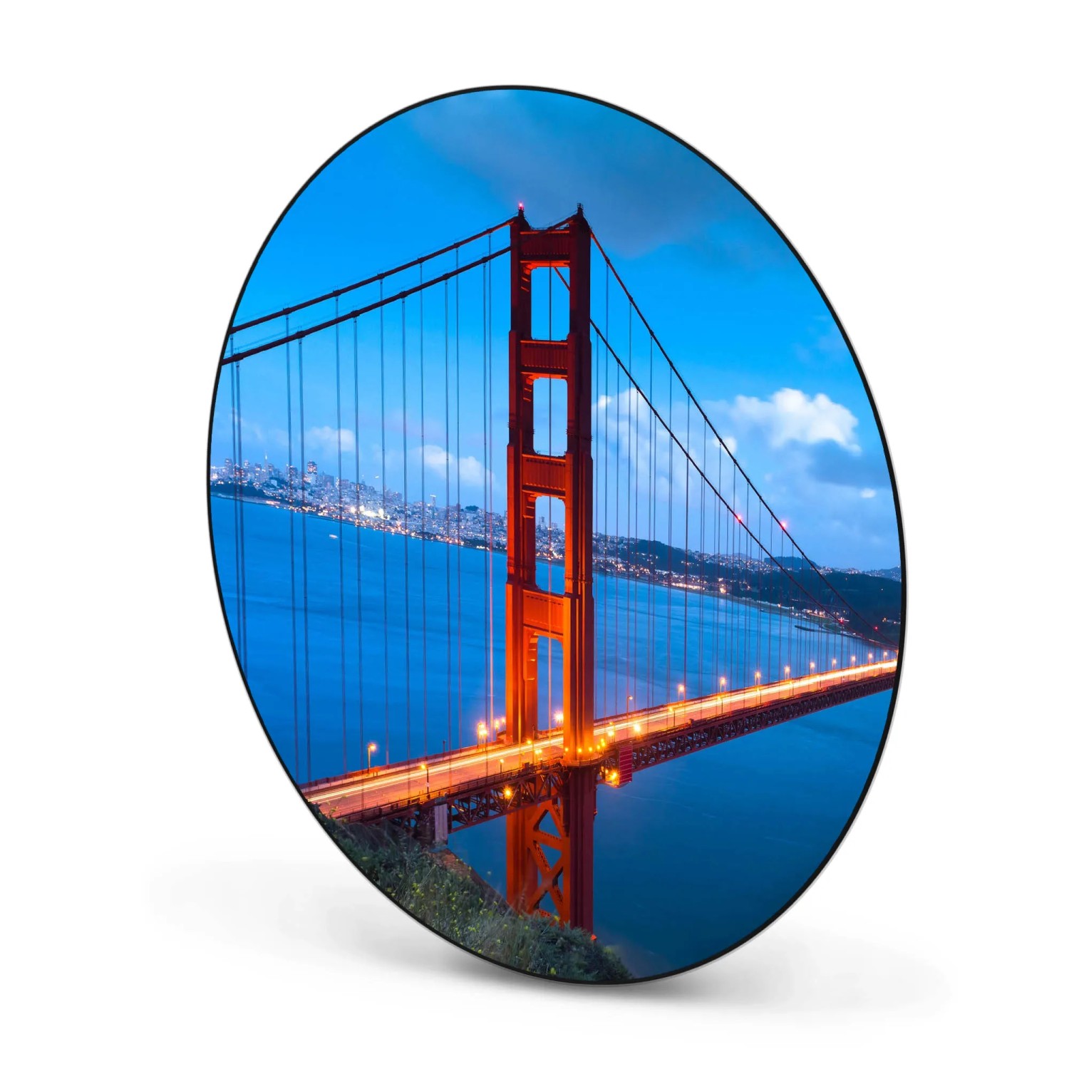 Runde, schwarze Magnettafel mit Motiv der Golden Gate Bridge als Wanddekoration.