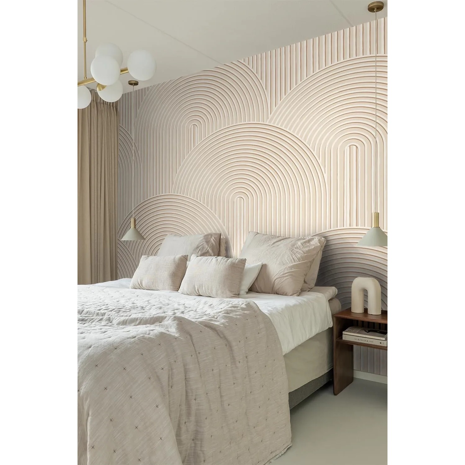 Schlafzimmer mit Fototapete 3D Muster in Hellbeige von ESTAhome, 2,5x2,79m.