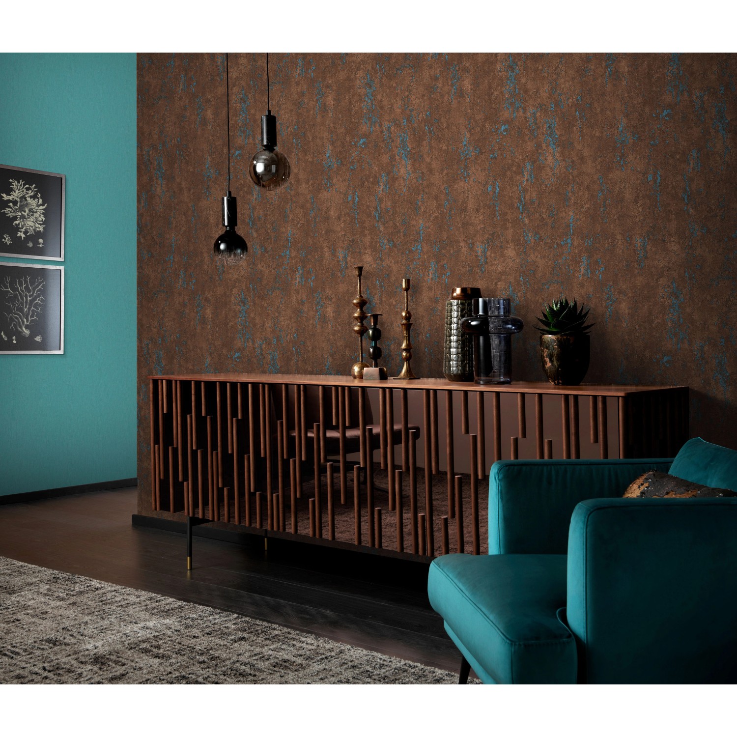 Guido Maria Kretschmer Vliestapete Chroma in Petrol an Wohnzimmerwand.