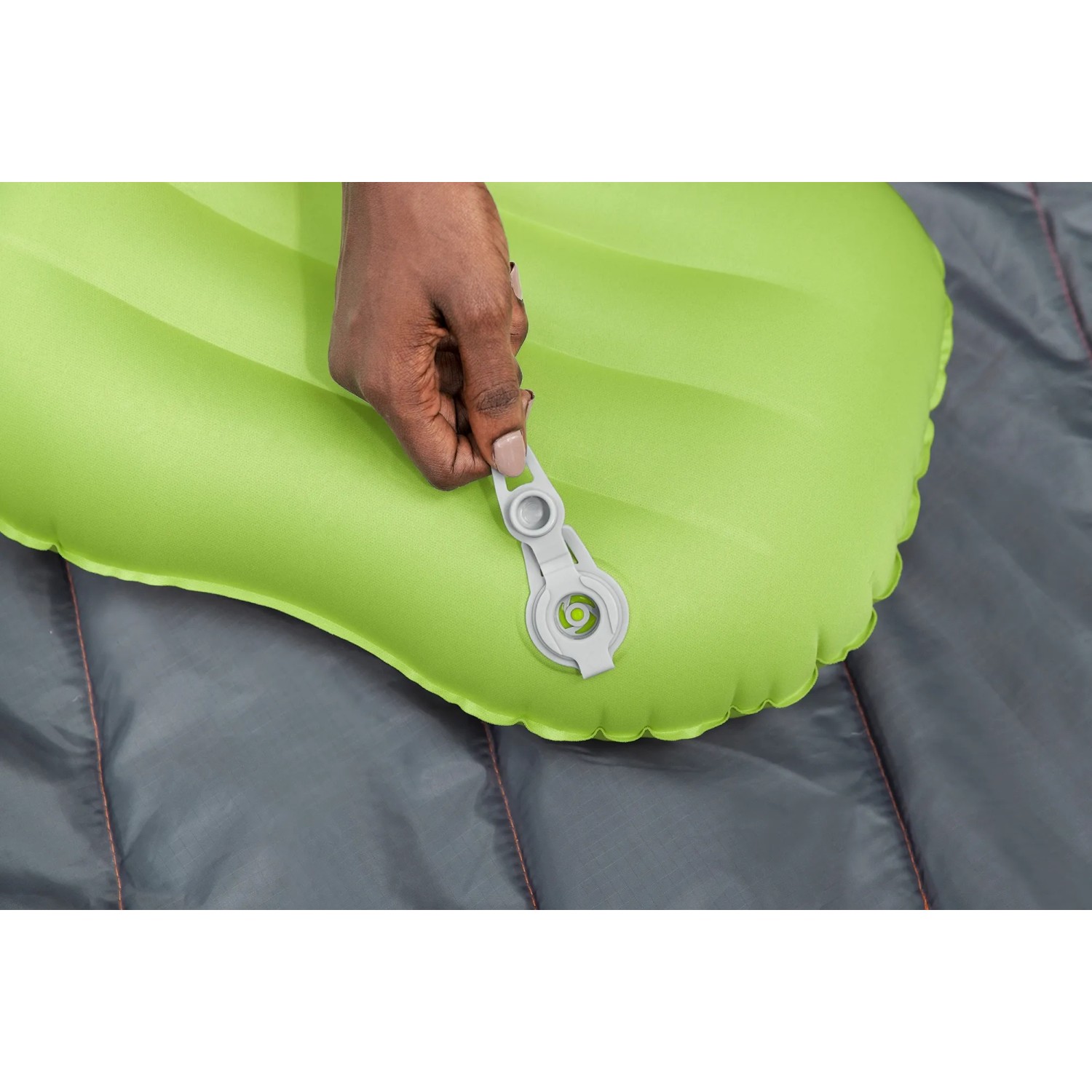 Bestway Wanderlite Luftkissen, hellgrün, mit Hand am Ventil, Camping Zubehör.