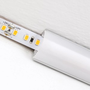 Orion Lightstyle Alu-Eckprofil mit LED-Streifen für indirekte Beleuchtung.