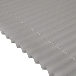 Detailansicht: Silbernes, blickdichtes Plissee 60x150 cm mit Klemmfix-Montage für Fenster, Dekoartikel.