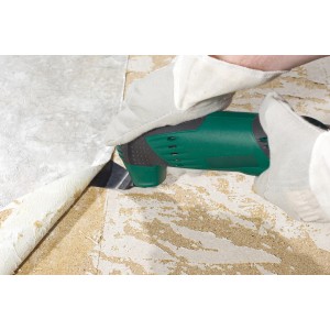 LUX Schaber 52mm für Multitool im Einsatz zum Entfernen von Bodenbelag.