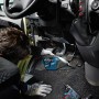Bosch Akku-Handstaubsauger GAS 12 V-LI im Einsatz im Auto. Kompakter Sauger für Werkstatt und Auto.