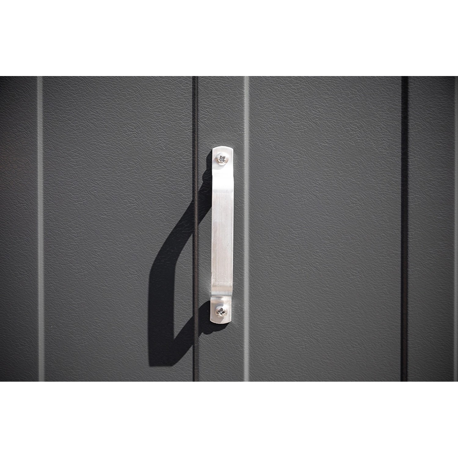 Detailaufnahme: Griff der Trimetals Aufbewahrungsbox Storeguard in Anthrazit.