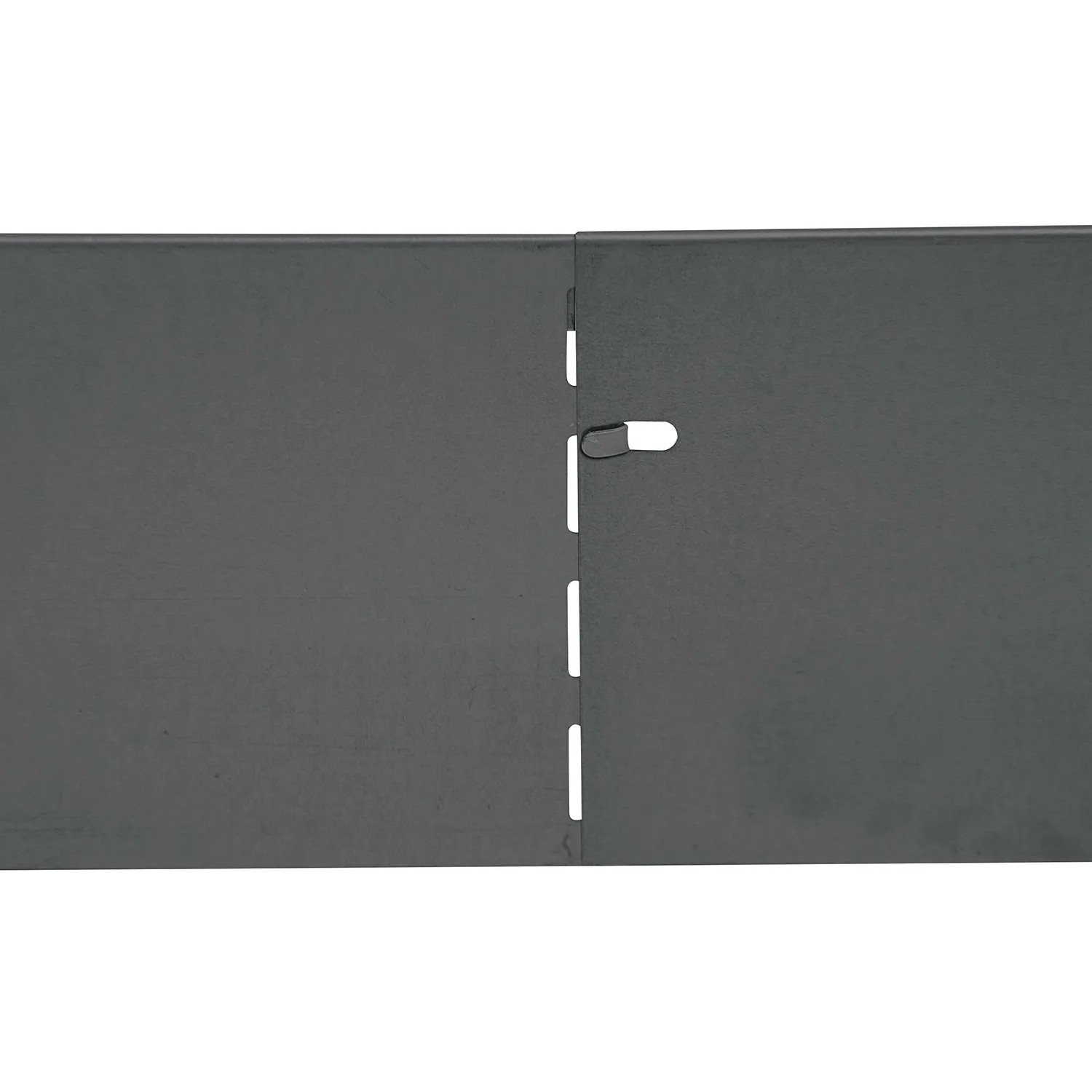 Detailaufnahme: Anthrazitfarbene Bellissa Rasenkante (118 cm) mit patentierter Verbindung.