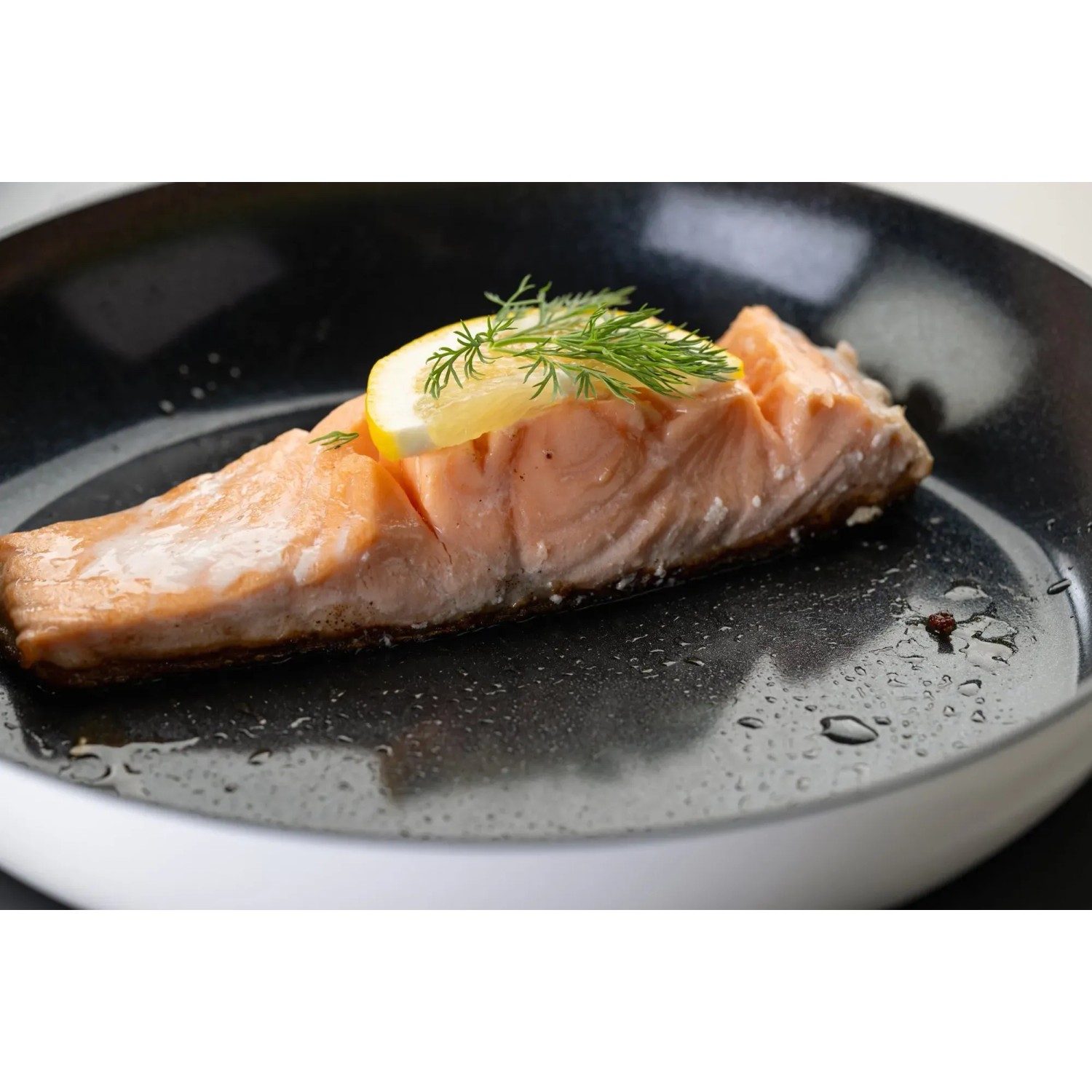 Fackelmann Pfanne Arcadalina 24 cm mit Lachs und Zitrone.