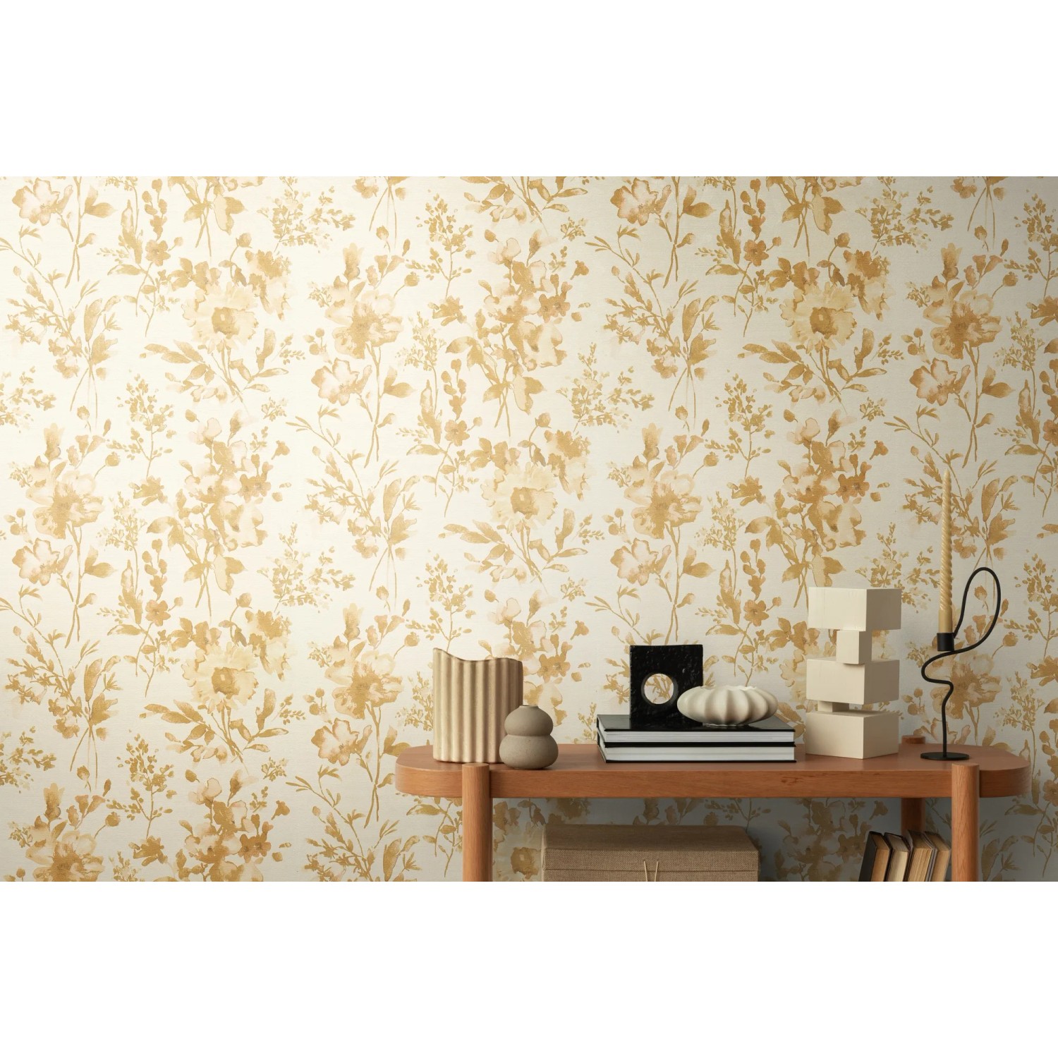 AS Creation Vliestapete Blüten in Weiß-Gold mit Metallic-Effekt an der Wand.
