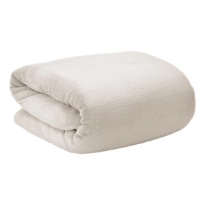 Gefaltete, naturfarbene Beautissu Aurelia Decke 150x200cm aus flauschigem Material.