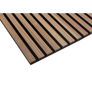 Akustikpanel Walnuss Schwarz: MDF-Paneel mit Holzlamellen auf schwarzem Filz, 240x52x1,8 cm.