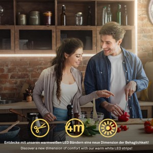 Paar in Küche mit Briloner LED-Band Erweiterung (4m, warmweiß) als indirekte Beleuchtung.
