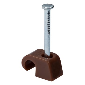Braune Nagelschelle mit Nagel für Kabel und Leitungen (Ø 4-7 mm).