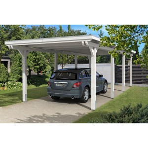 Weißes Skan Holz Leimholz Einzelcarport mit Auto. Carport aus Holz mit flachem Dach.