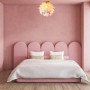 Irisierende Näve Deckenleuchte Fora 40 cm im Schlafzimmer mit rosa Wand.