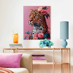 Gerahmtes Bild: Leopard mit Blumenkranz, rosa Hintergrund, moderne Wanddeko für Teenagerzimmer.