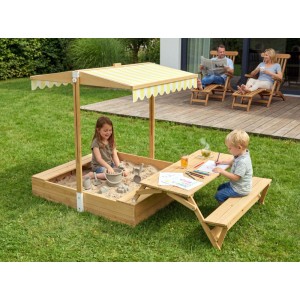 Needs&wants Sandkasten Sunplaya5 mit Dach und Picknickgarnitur im Garten.