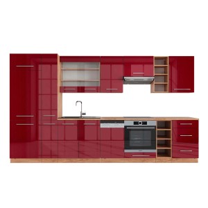 Moderne Küchenzeile in Bordeaux Hochglanz und Eiche Optik mit Elektrogeräten und Spüle.