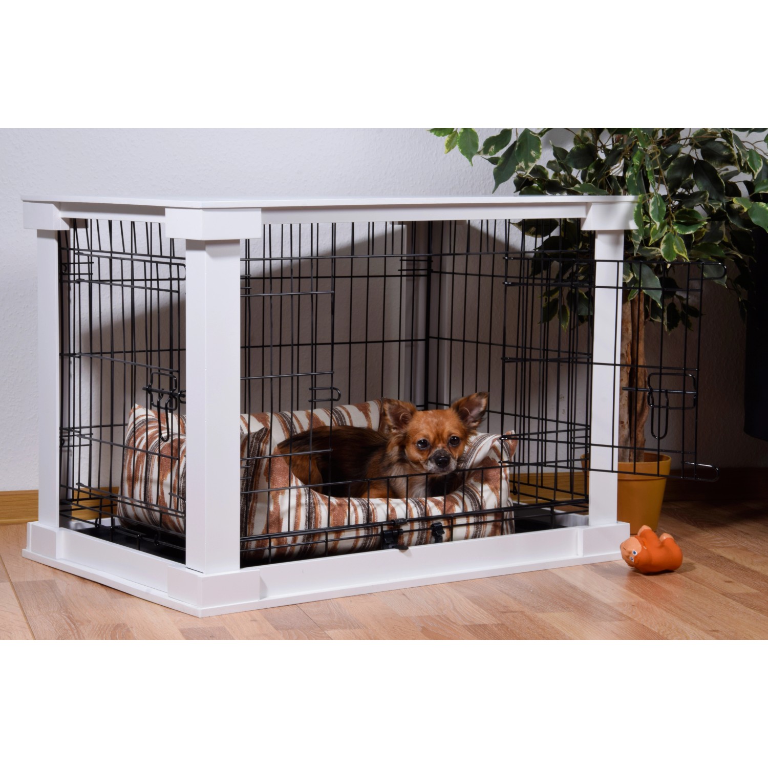 Weiße Hundebox Indoor mit Tischoberfläche und kleinem Hund im Hundebett.