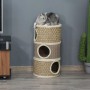 PawHut Katzenbaum mit 3 Ebenen, Sisal-Kratzmatte und Höhlen. Eine Katze sitzt oben auf dem beigen Kratzbaum.
