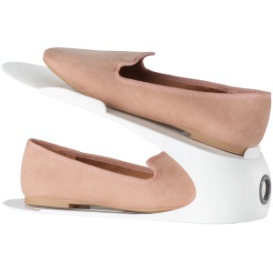 Wenko Schuhhalter 4er-Set, weiße Schuhaufbewahrung zur platzsparenden Stapelung von Schuhen.