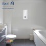 Saniself Durchlauferhitzer Premium (18-27kW) im Badezimmer an weißer Wand.