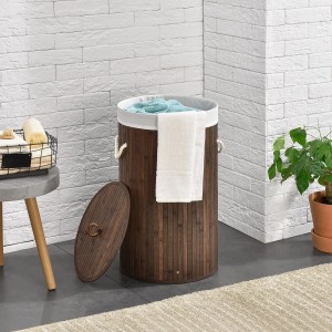 Brauner Juskys Bambus Wäschekorb mit Deckel, Wäschesack und Tragegriffen.